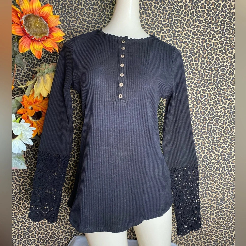 🌴3/$30🌴DOE & RAE Black Lace Long Sleeved Ribbed Henley Top NWT